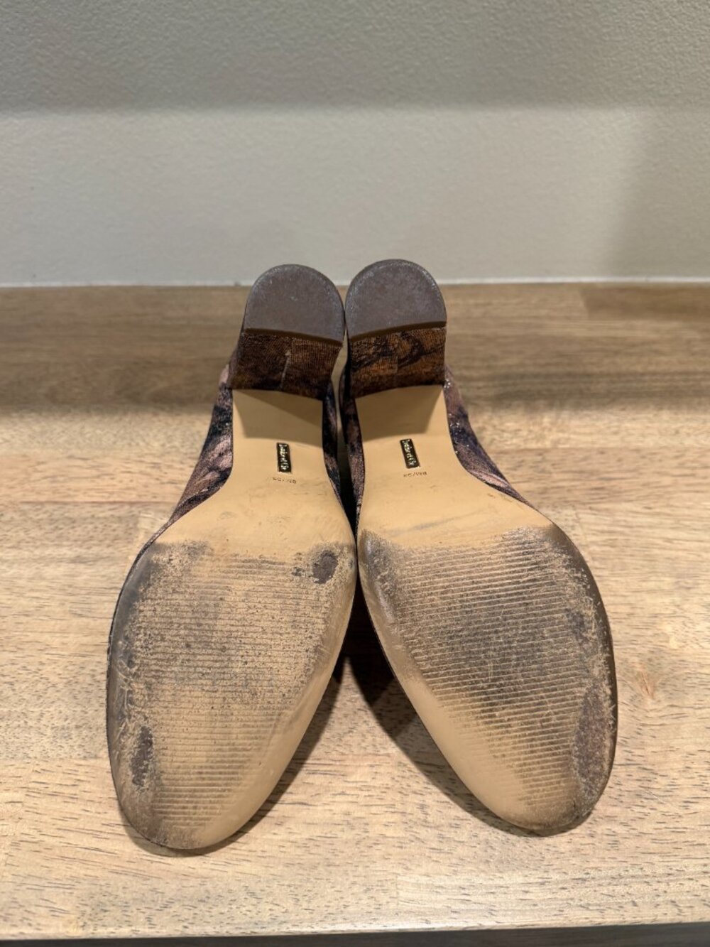 Louise et Cie Black & Tan Heels Size 8 | Block Heel Pumps - Picture 4 of 7